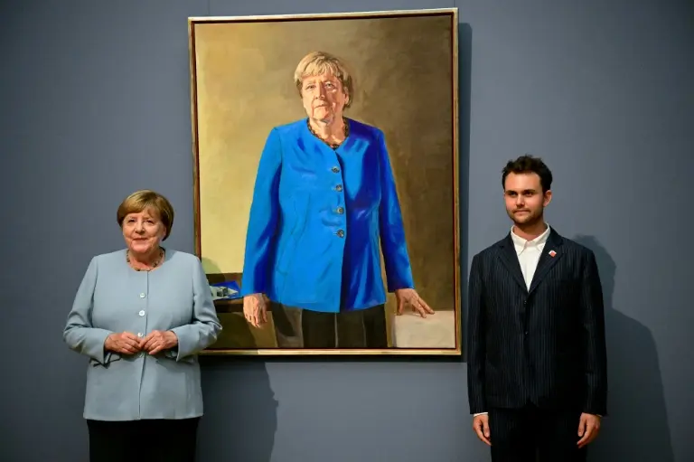 Merkel unveils official portrait for German chancellery